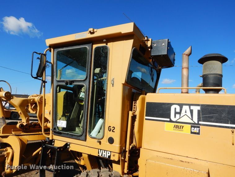 image for item DM0735 2000 Caterpillar 143H  motor grader
