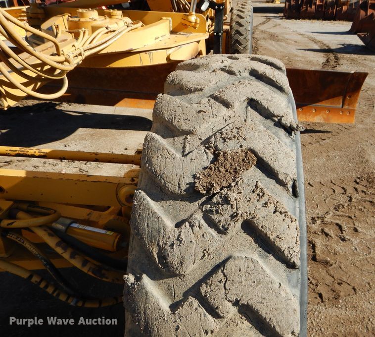 image for item DM0735 2000 Caterpillar 143H  motor grader