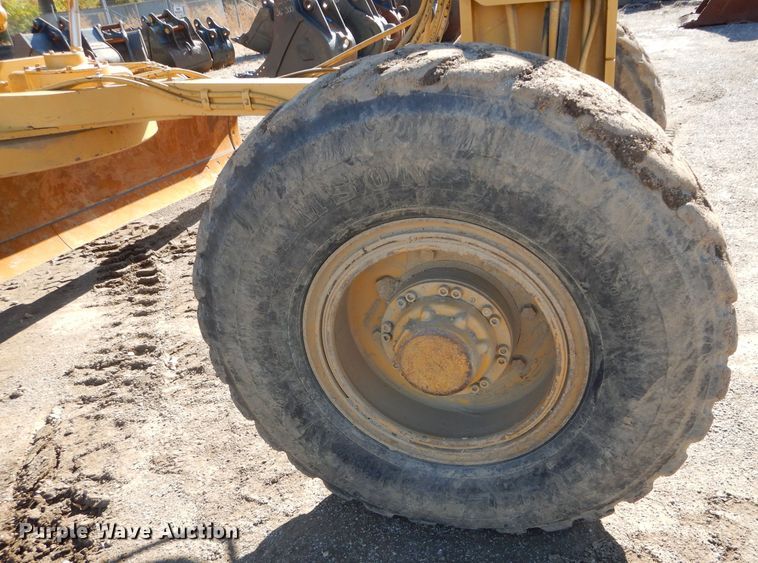 image for item DM0735 2000 Caterpillar 143H  motor grader