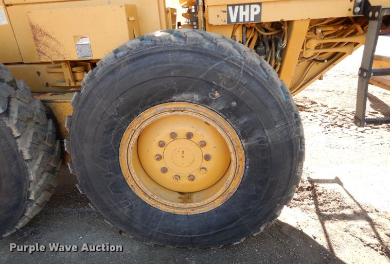 image for item DM0735 2000 Caterpillar 143H  motor grader