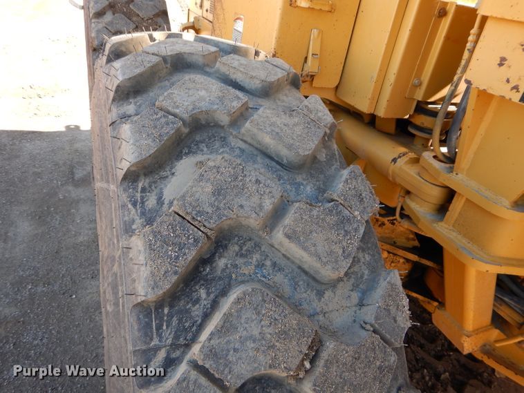 image for item DM0735 2000 Caterpillar 143H  motor grader