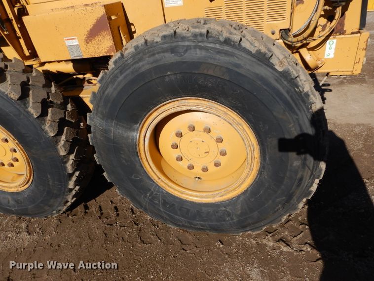 image for item DM0735 2000 Caterpillar 143H  motor grader