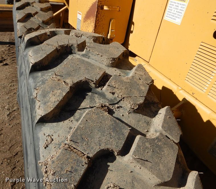 image for item DM0735 2000 Caterpillar 143H  motor grader