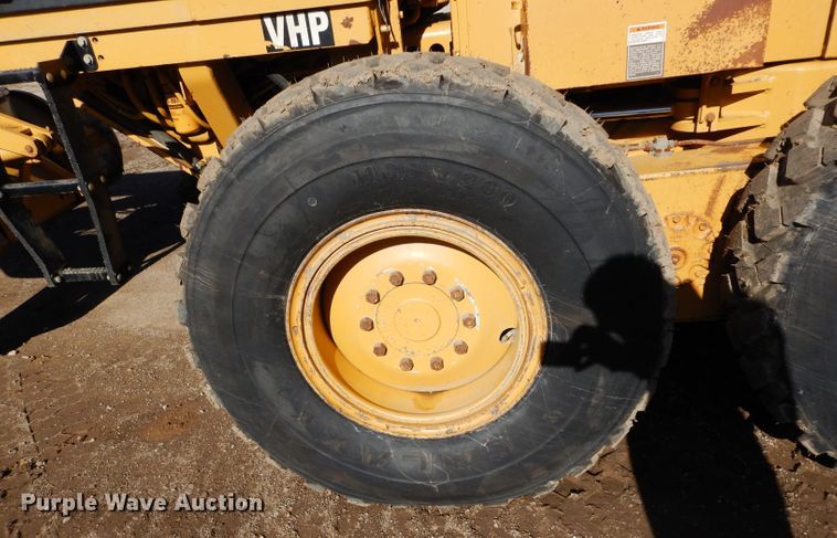 image for item DM0735 2000 Caterpillar 143H  motor grader