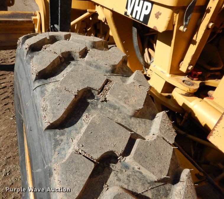 image for item DM0735 2000 Caterpillar 143H  motor grader