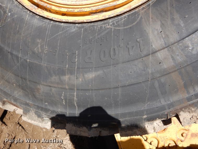 image for item DM0735 2000 Caterpillar 143H  motor grader