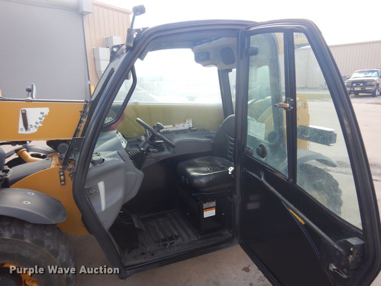 image for item DM5314 2015 Caterpillar TH255C  telehandler