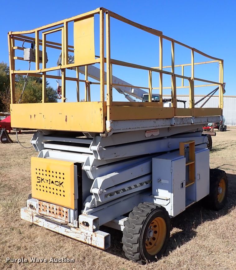 image for item DN2240 1998 Sky Jack 3J 8841  scissor lift