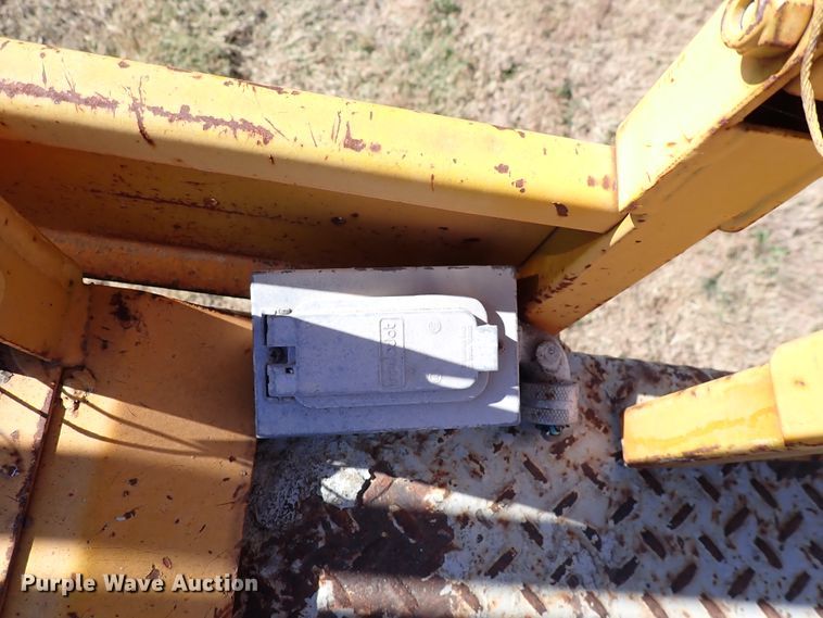 image for item DN2240 1998 Sky Jack 3J 8841  scissor lift