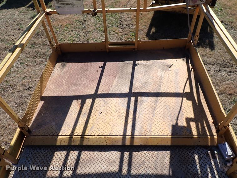 image for item DN2240 1998 Sky Jack 3J 8841  scissor lift