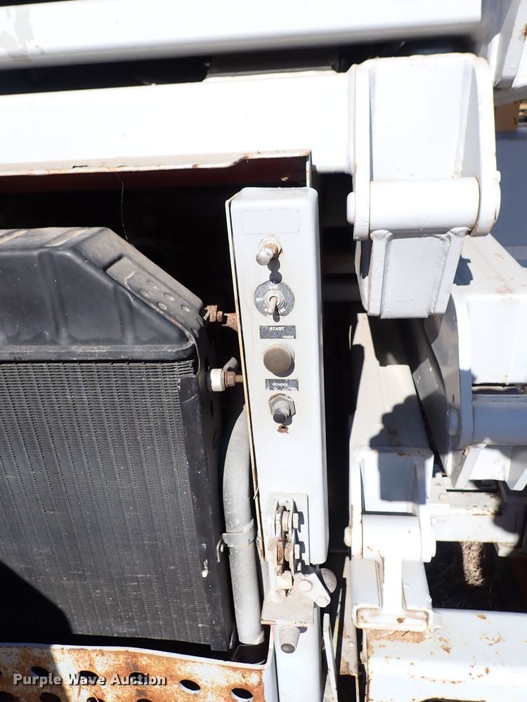 image for item DN2240 1998 Sky Jack 3J 8841  scissor lift