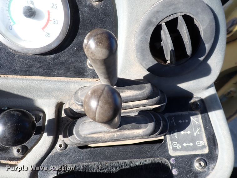 image for item DN2257 2004 Caterpillar 420D  backhoe