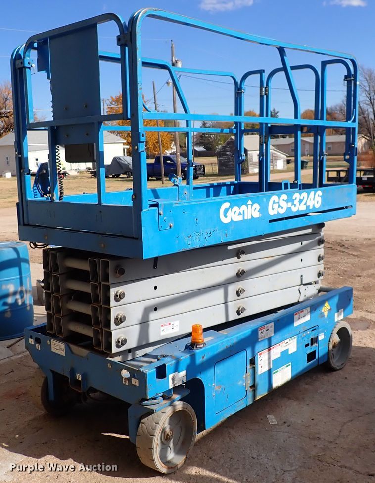 image for item DN2268 2015 Genie GS-3246  scissor lift