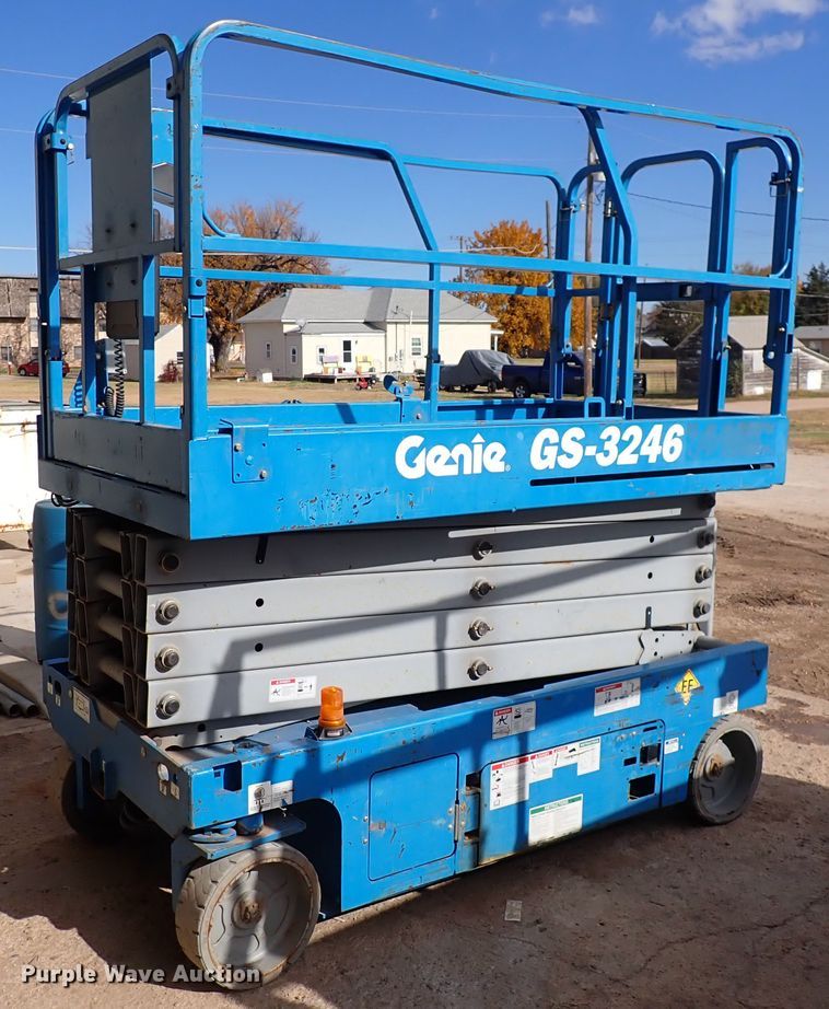 image for item DN2268 2015 Genie GS-3246  scissor lift