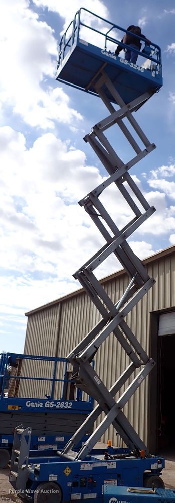 image for item DN2268 2015 Genie GS-3246  scissor lift