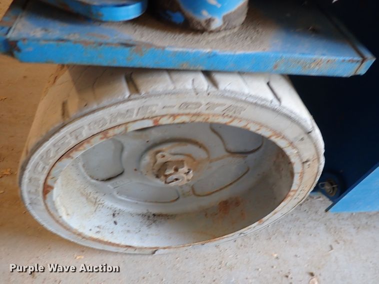 image for item DN2268 2015 Genie GS-3246  scissor lift