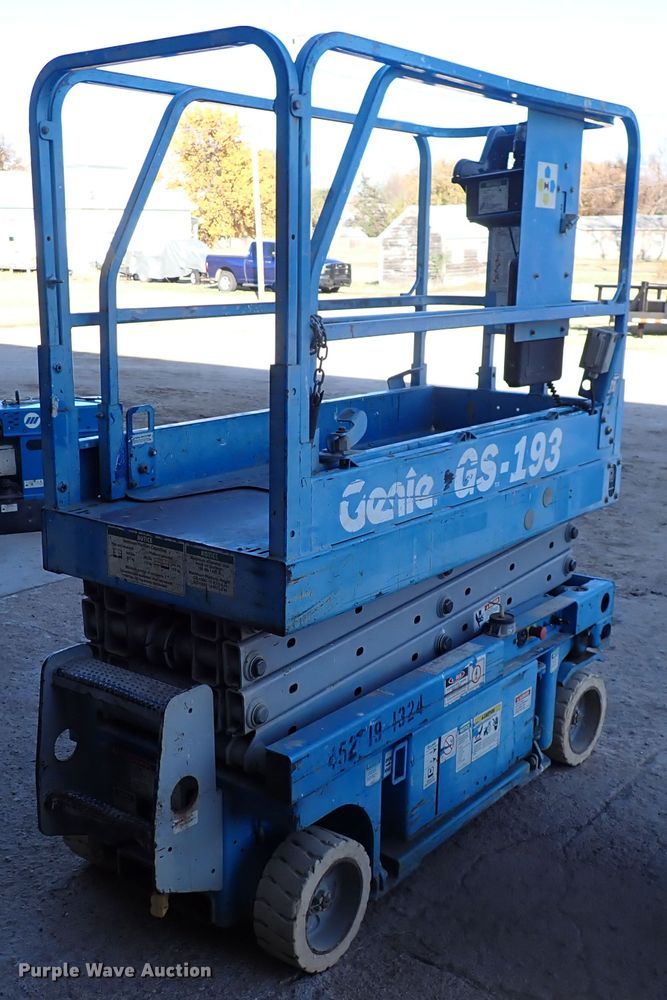 image for item DN2269 2001 Genie GS-1930  scissor lift