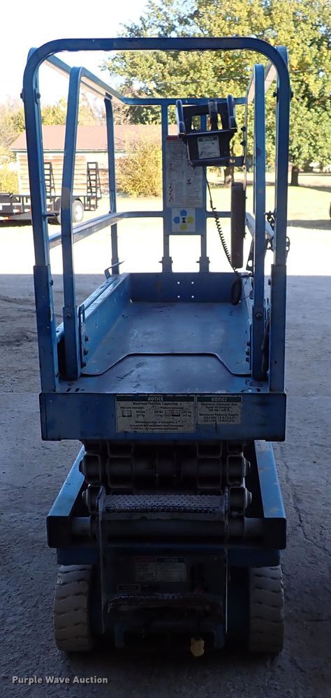 image for item DN2269 2001 Genie GS-1930  scissor lift