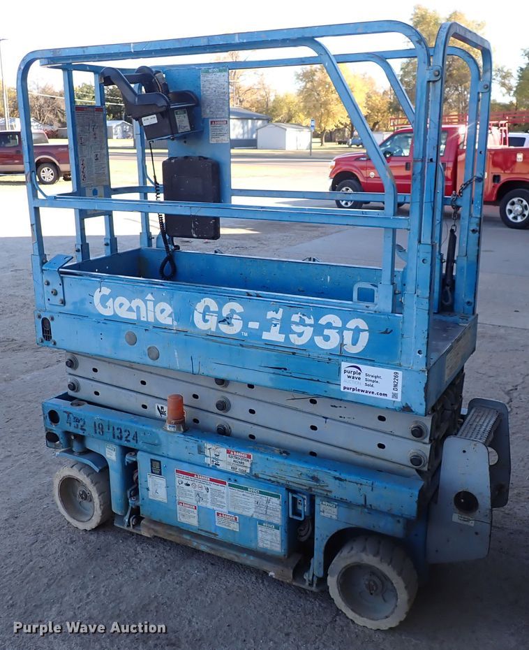 image for item DN2269 2001 Genie GS-1930  scissor lift
