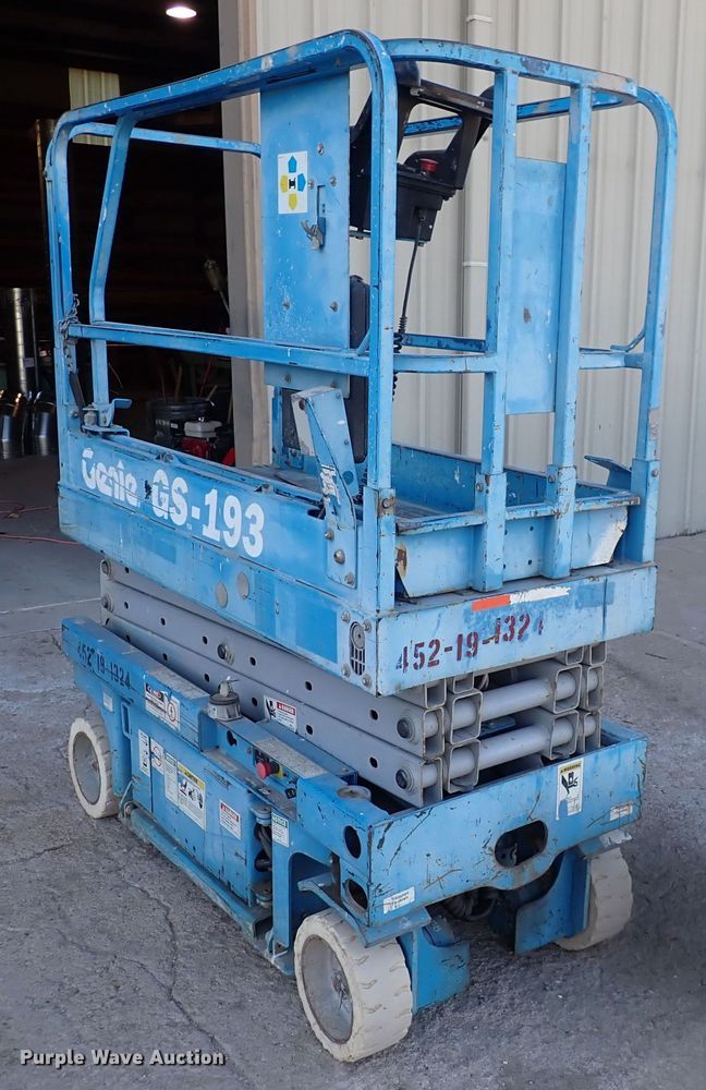 image for item DN2269 2001 Genie GS-1930  scissor lift