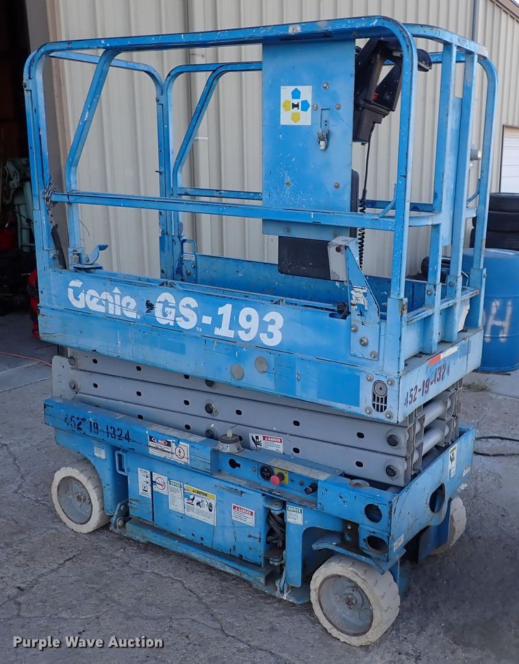 image for item DN2269 2001 Genie GS-1930  scissor lift