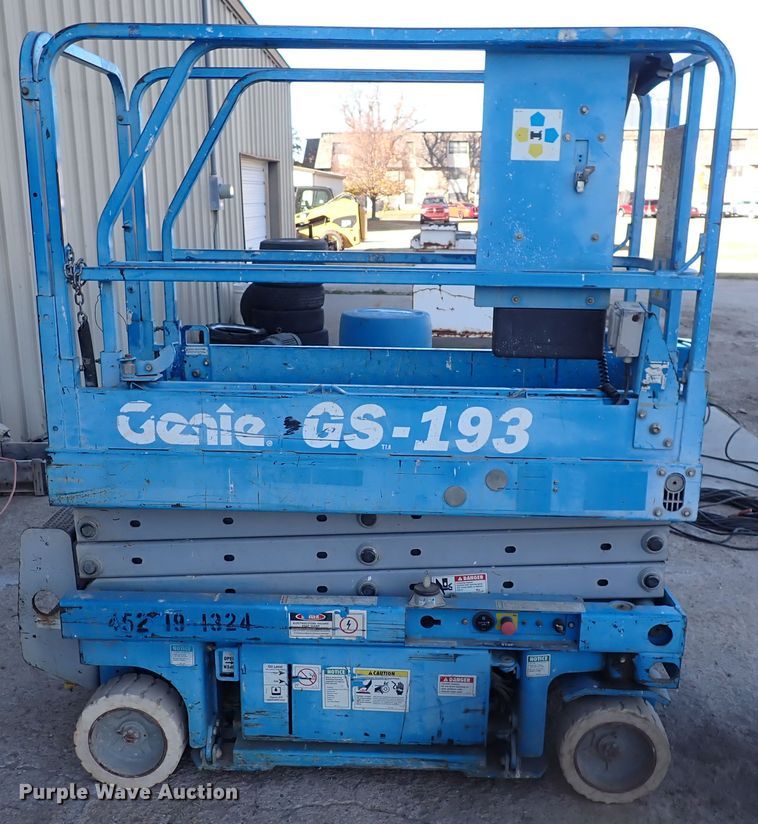 image for item DN2269 2001 Genie GS-1930  scissor lift