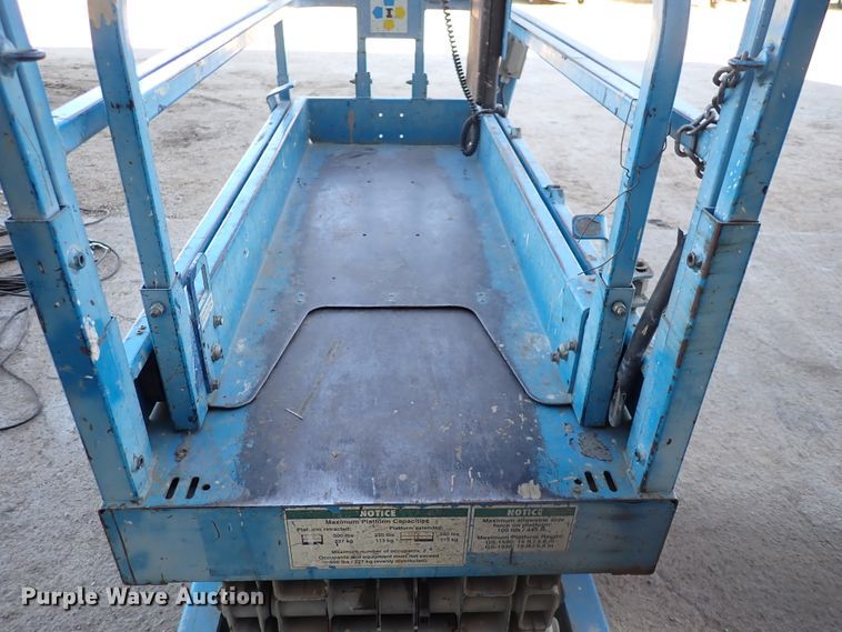 image for item DN2269 2001 Genie GS-1930  scissor lift