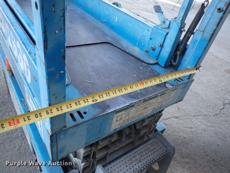 image for item DN2269 2001 Genie GS-1930  scissor lift