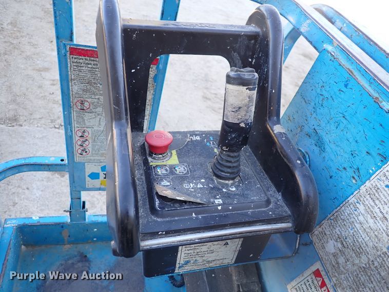 image for item DN2269 2001 Genie GS-1930  scissor lift