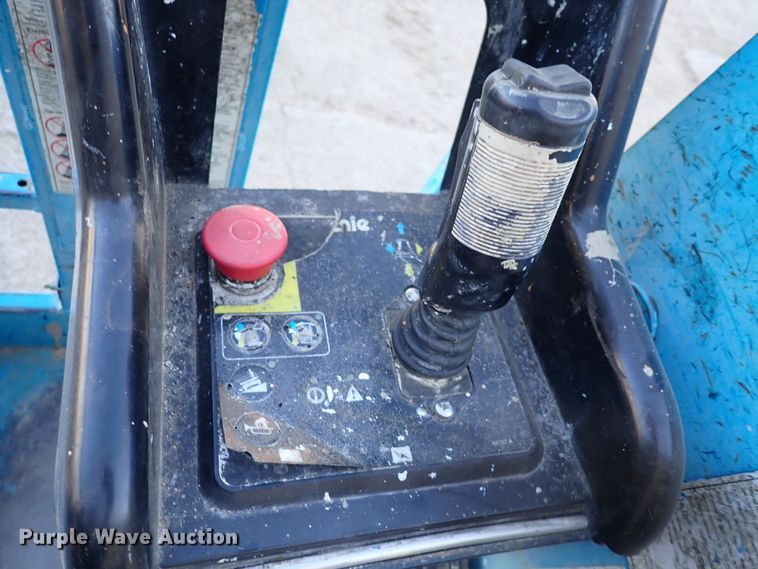 image for item DN2269 2001 Genie GS-1930  scissor lift