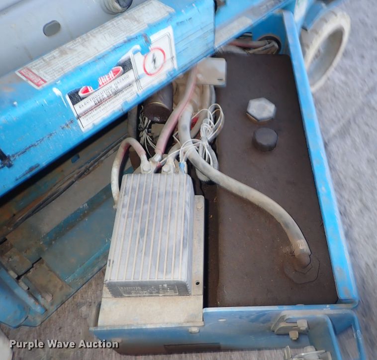 image for item DN2269 2001 Genie GS-1930  scissor lift