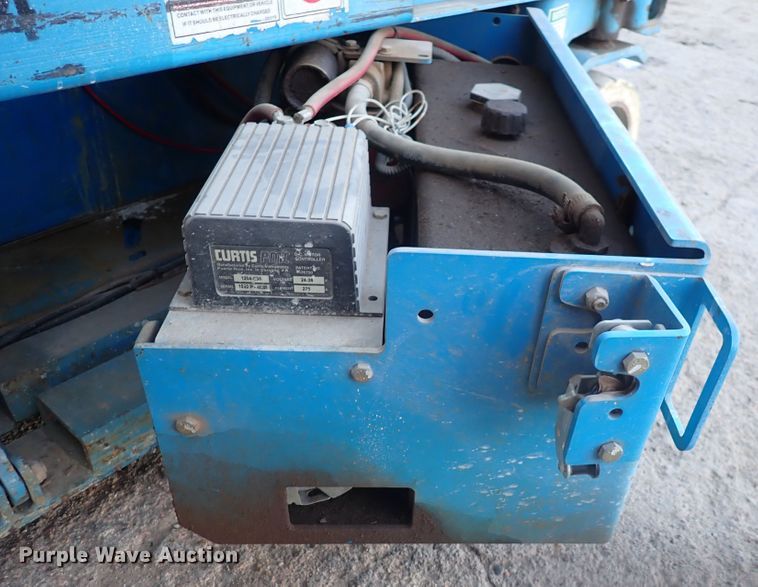 image for item DN2269 2001 Genie GS-1930  scissor lift