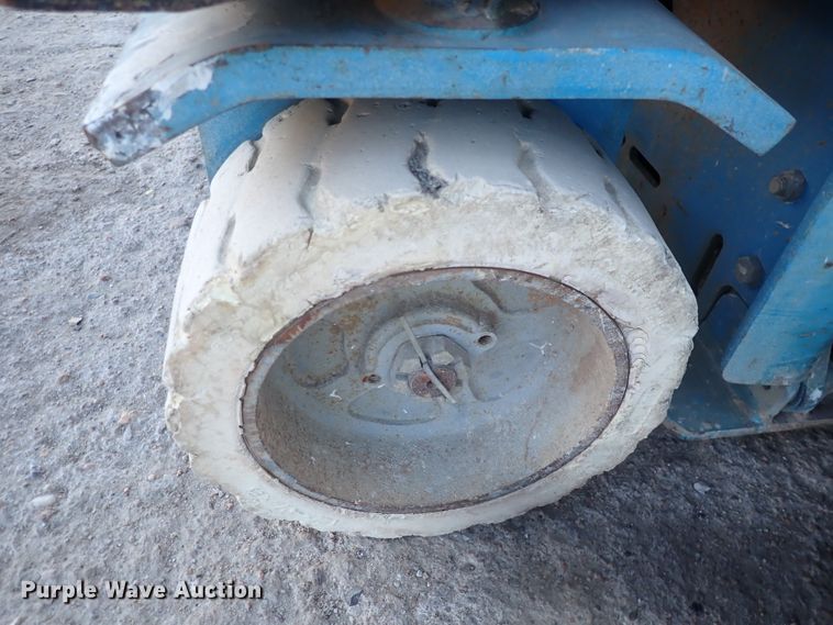 image for item DN2269 2001 Genie GS-1930  scissor lift