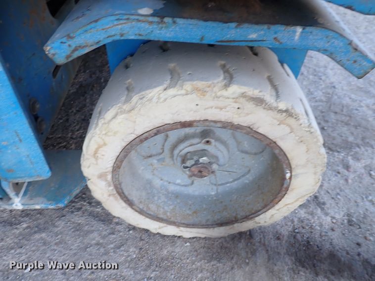 image for item DN2269 2001 Genie GS-1930  scissor lift