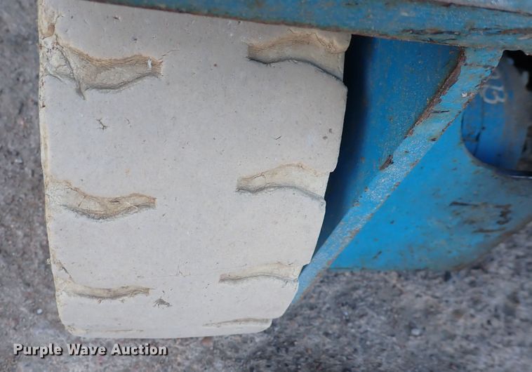 image for item DN2269 2001 Genie GS-1930  scissor lift