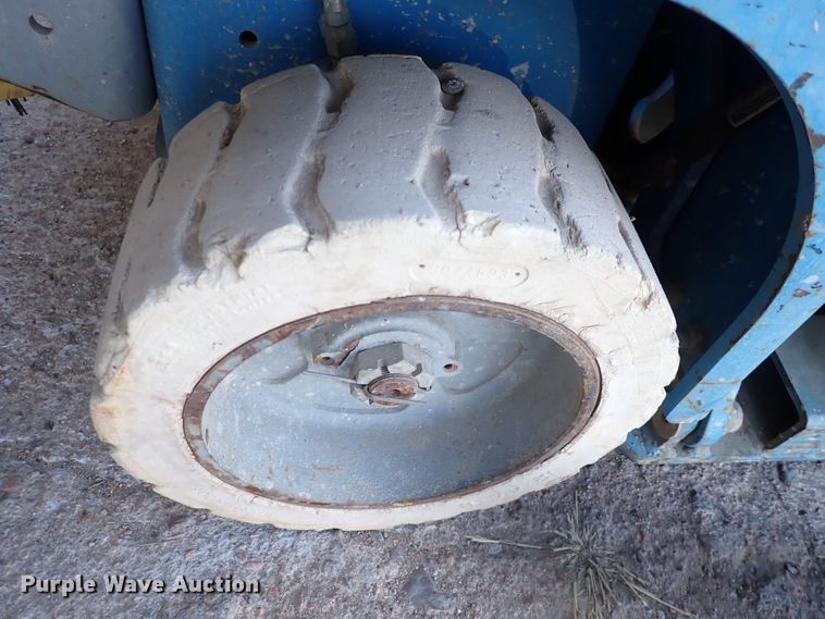 image for item DN2269 2001 Genie GS-1930  scissor lift