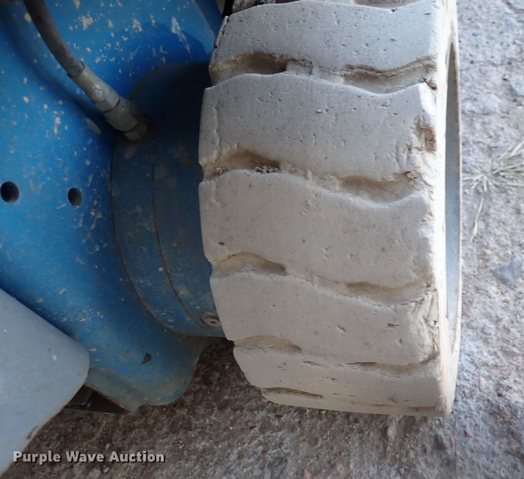 image for item DN2269 2001 Genie GS-1930  scissor lift