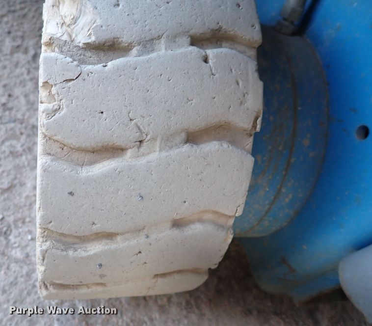 image for item DN2269 2001 Genie GS-1930  scissor lift