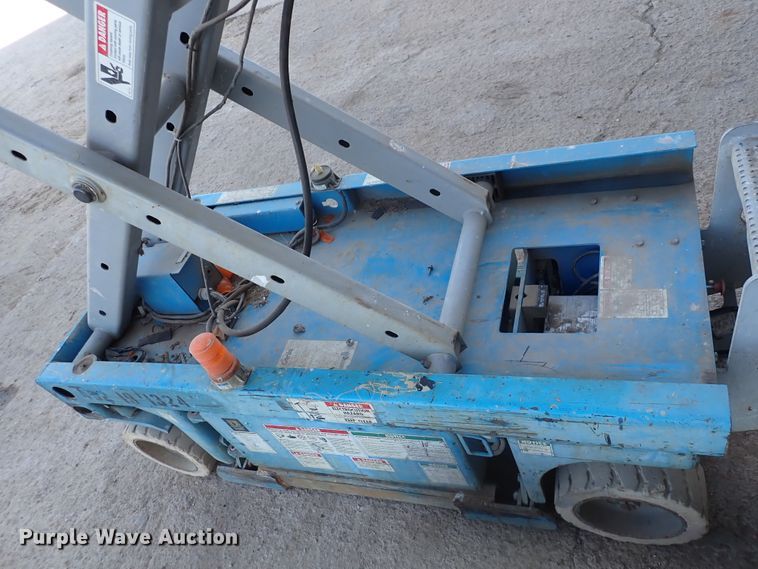 image for item DN2269 2001 Genie GS-1930  scissor lift