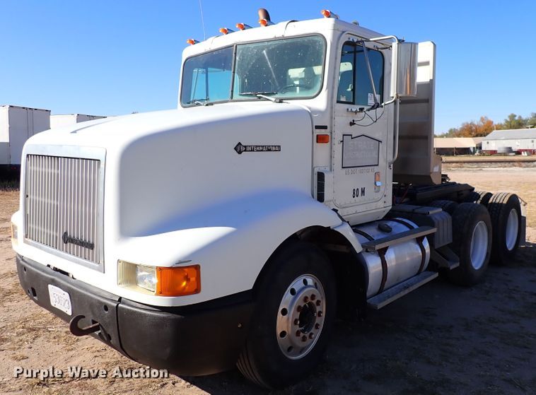 image for item DN2271 1995 International 9200  semi truck