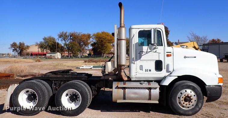 image for item DN2271 1995 International 9200  semi truck