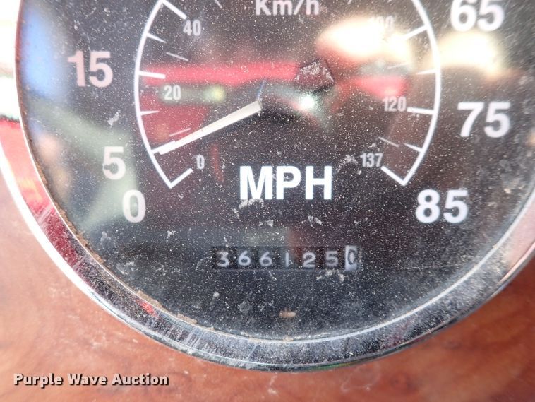 image for item DN2271 1995 International 9200  semi truck