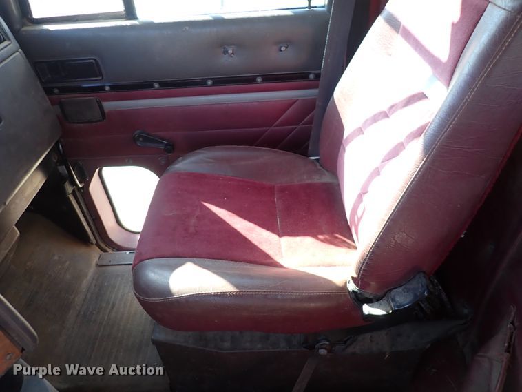 image for item DN2271 1995 International 9200  semi truck