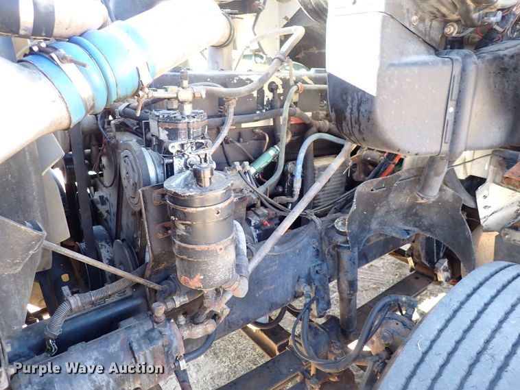 image for item DN2271 1995 International 9200  semi truck