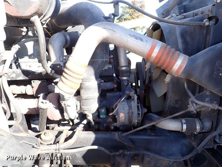 image for item DN2271 1995 International 9200  semi truck