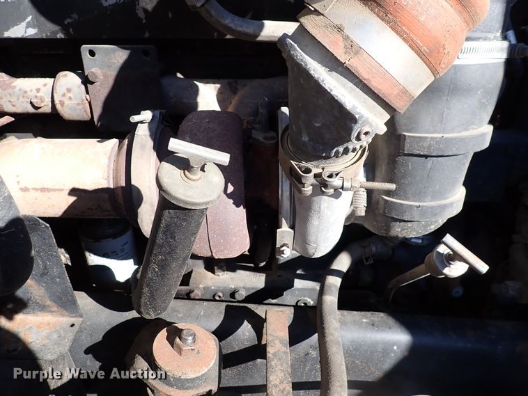 image for item DN2271 1995 International 9200  semi truck