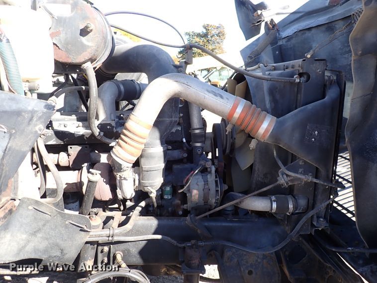 image for item DN2271 1995 International 9200  semi truck