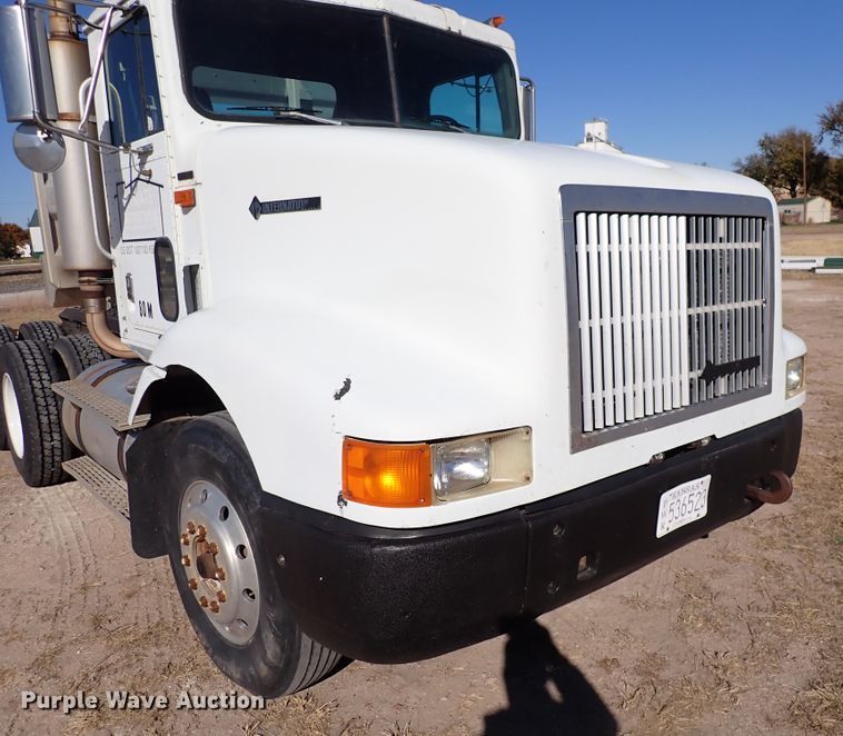 image for item DN2271 1995 International 9200  semi truck
