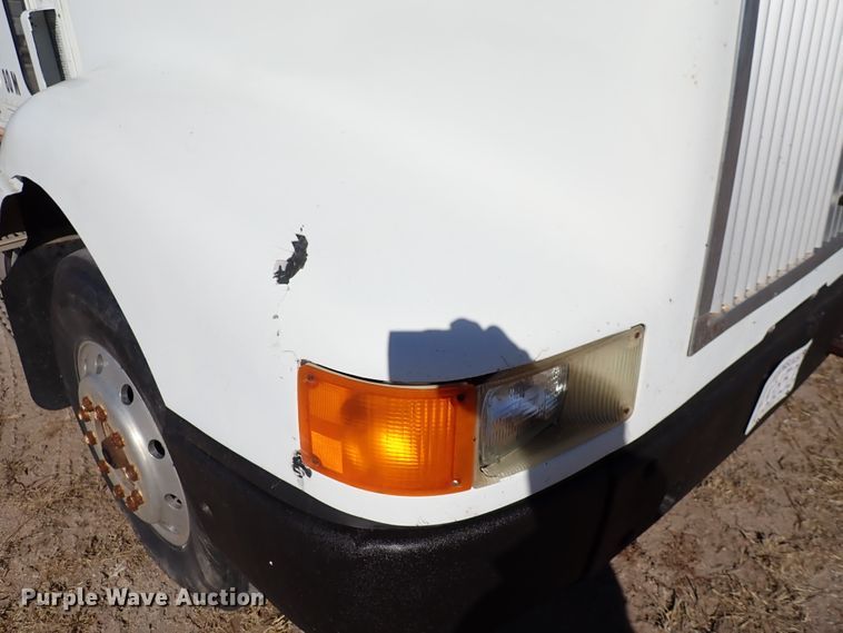 image for item DN2271 1995 International 9200  semi truck