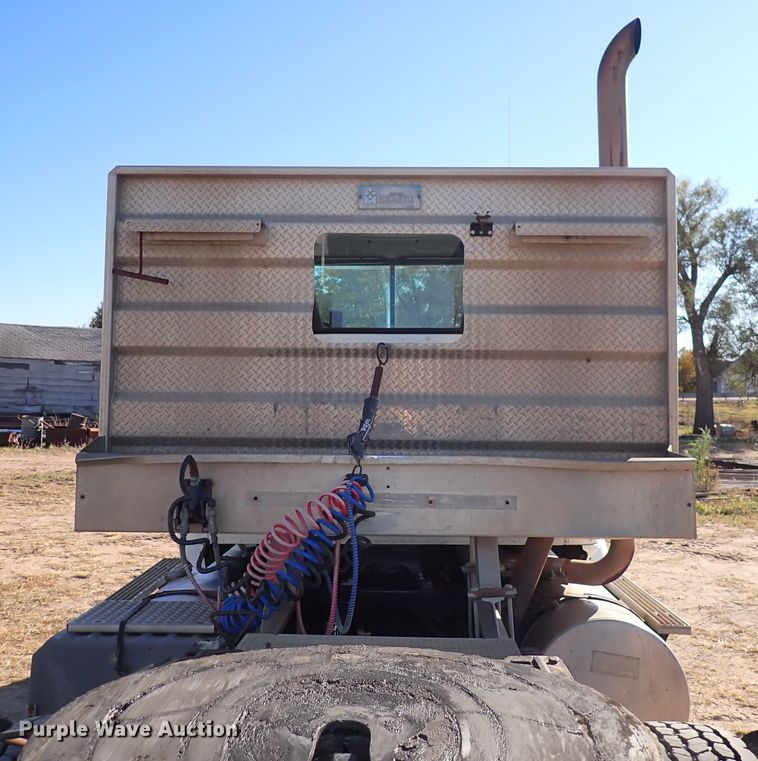 image for item DN2271 1995 International 9200  semi truck